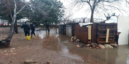Mardin’de su basan kümeste 5 tavuk telef oldu