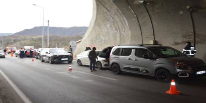 Tünel Girişinde Zincirleme Kaza! 6 Araç Birbirine Girdi