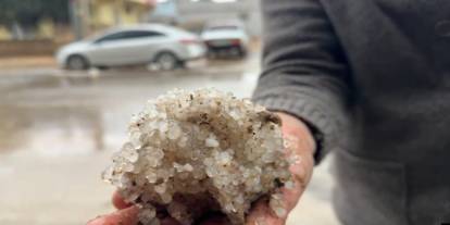 Şanlıurfa'da dolu yağışı hayatı olumsuz etkiledi