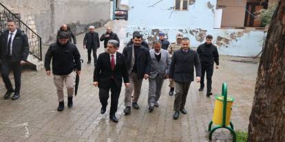 Vali ekici selin vurduğu Oyalı köyünde: “Vatandaşımız yalnız değil”