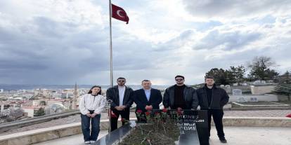 Gazeteci İsmail Güneş, Ölümünün 17.yılında mezarı başında anıldı