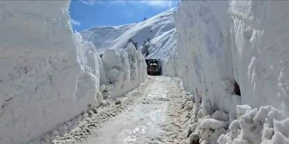 Aktoprak yolundaki çığ temizlendi