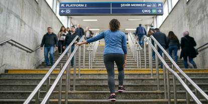 Merdiven Çıkarken Diziniz mi Ağrıyor? İşte Menisküs Yırtığının 5 Temel Belirtisi