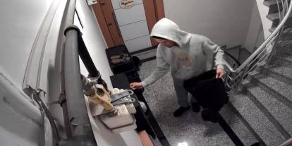 Eyüpsultan’da "Pes" Dedirten Hırsızlık: Montunu Çuval Yapıp Ayakkabıları Doldurdu!