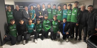 Cizre Dicle Spor Şampiyonluk Kupası ile Başkan Yıldırım’ı Ziyaret etti