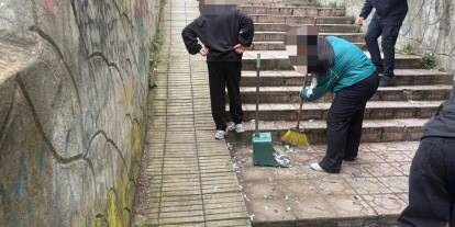 Önce Kirlettiler sonra elleriyle temizlediler