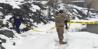 Çatak'ta toprak kayması: 2 katlı ev hasar gördü