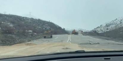 Hakkari-Van yolunda çökme: Ulaşım kontrollü sağlanıyor