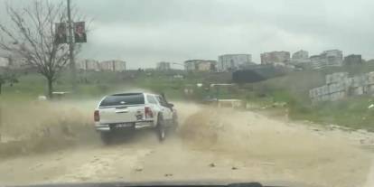 Şırnak'ta Yağmur Suları Asfalta Taştı