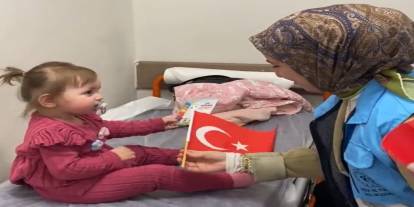 Hastanedeki çocuklara 23 Nisan sürprizi