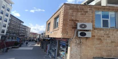 Şırnak’ta Sahipsiz Bırakılan Yapı Sorun Oldu: Esnaf Tepkili