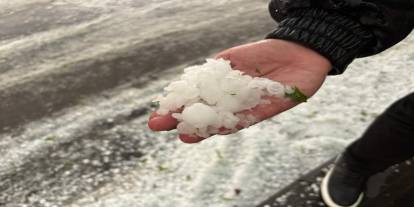 Ceviz büyüklüğünde dolu yağdı