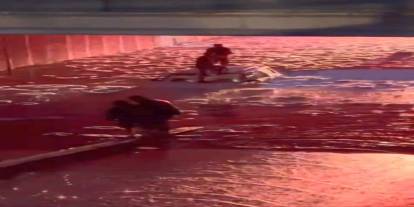 Elazığ'da alt geçit suyla doldu: Mahsur kalan vatandaşları itfaiye kurtardı