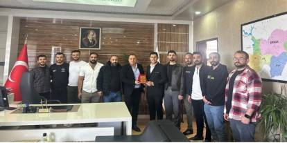 Şırnak İl Sağlık Müdürü Sili'den teknik ekibe teşekkür plaketi