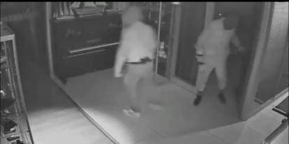 Maskeli beşler girdikleri işletmelerde çelik kasaları böyle patlattı...