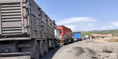 Cizre’de Köprü Üzerinde Trafik Kilitlendi, Uzun Araç Kuyrukları Oluştu