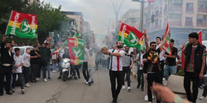 Amedspor Süper Lig'e Yükseldi, Cizre’de Sokaklar "Yangın Yerine" Döndü
