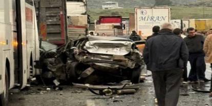 TAG Otoyolu'nda zincirleme trafik kazası: 1'i ağır 5 yaralı
