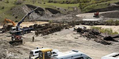 Hakkari-Van yolunda panel köprü çalışması sürüyor