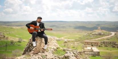 Dengbêj torunu Barış Dayan, Şırnak’tan dijital platformlara uzanan bir müzik hikâyesi yazıyor
