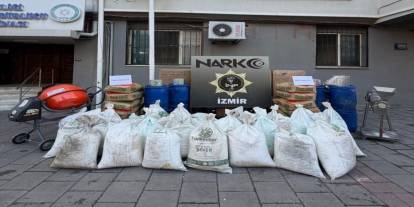 İzmir'de zehir tacirlerine dev darbe: 11 milyondan fazla uyuşturucu hap ele geçirildi