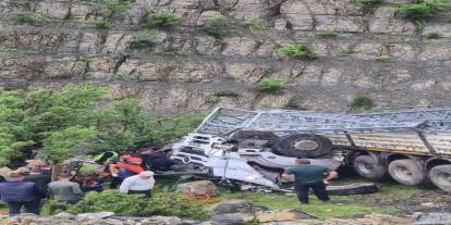 Şırnak’ta Kaza Yapan Tırın Sürücüsü Hayatını Kaybetti