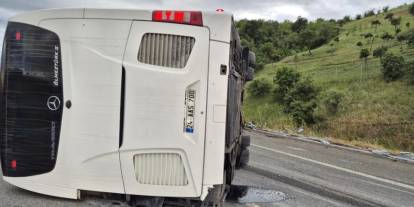 Susurluk'ta yolcu otobüsü devrildi: 25 yaralı