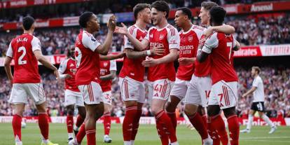 Arsenal 22 yıl sonra Premier Lig’de şampiyon oldu