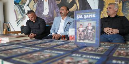 Şırnak’ta edebiyat rüzgarı: Dengbej Evi’nde imza günü yoğun ilgi gördü
