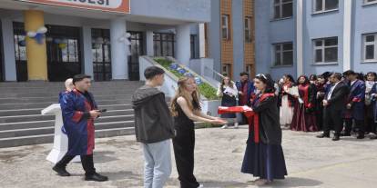 Bulanık Anadolu Lisesi'nde mezuniyet coşkusu