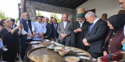 Konya'da 'Bir Sofrada Miras' Zamanı! Asırlık Gelenek Türbede Başladı: İşte O Anlar...