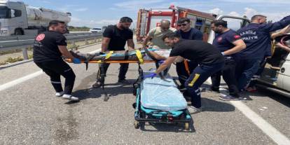 Hafif ticari araç traktöre çarptı: 1 ölü, 3 yaralı