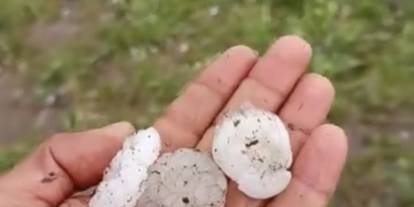 Siverek’te ceviz büyüklüğünde dolu yağdı