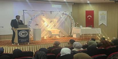 Van YYÜ kampüsünde bir ilk: Hafızlık taç takma heyecanı