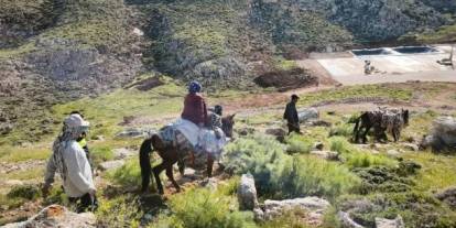 Siirt'te kalp krizi geçiren kadın, katır sırtında sağlık ekiplerine ulaştırıldı