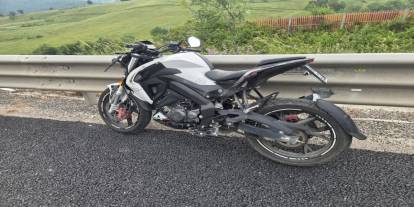 Motosiklet virajda savruldu sürücü ağır yaralı