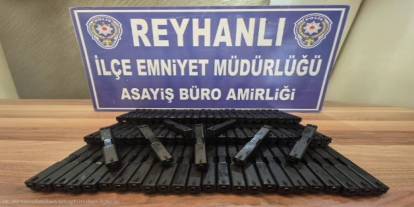 Bagajdaki Gizli Bölmeden Cephanelik Çıktı! Lüks Marka 80 Silah Parçası Ele Geçirildi