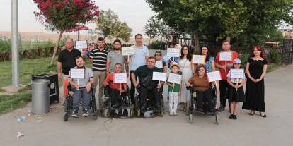 Cizre'de Engellilerden 'Engelsizlere' Çevre Dersi: Parkları Köşe Bucak Temizlediler