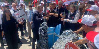 Memurlar taleplerini "sabır taşı" ile dile getirdi