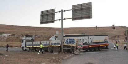 Cizre’de Sanayi Sitesi Kavşağında Tırlar Çarpıştı: 2 Yaralı