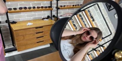 Ucuz Güneş Gözlüğü Takarken Bir Kez Daha Düşünün: 60 Yaşındaki Hastalığı 40’a İndiriyor!