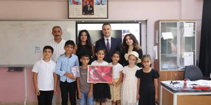 İdil Kaymakamı, Minik Öğrencilerin Karne Heyecanına Ortak Oldu