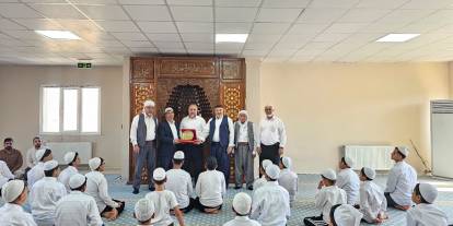 Serdehle Şeyh Seyda Medresesi’nden Cizre Müftüsü Baran’a Hizmet Plaketi