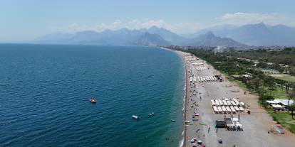 Antalya'da termometreler 38 dereceyi gösterdi, sahiller doldu