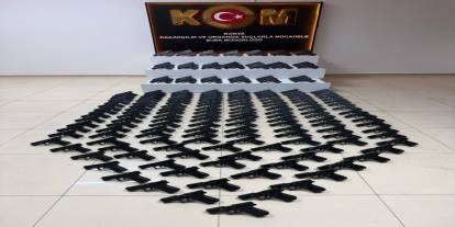 Polisten kaçakçılık operasyonu: 228 adet ruhsatsız tabanca ele geçirildi