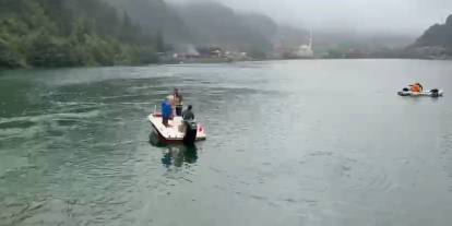 Uzungöl'e düşen çantayı kurtarmak isteyen Arap Turist suda kayboldu