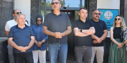 Eğitim kurumu konkordato ilan etti, veliler okul önünde toplandı