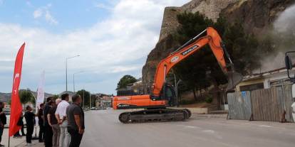 Tarihi Osmancık Kalesi çevresinde 98 riskli bina yıkılıyor: Bölge park ve sosyal yaşam alanı olacak