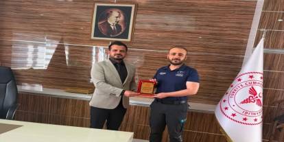Şırnak'ta Başhekim Ülker'e Plaket Takdim Edildi