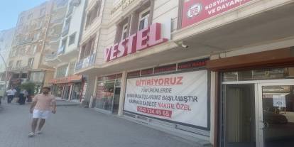 Şırnak'ta 20 Yıllık Beyaz Eşya ve Mobilya Mağazası Kapanıyor